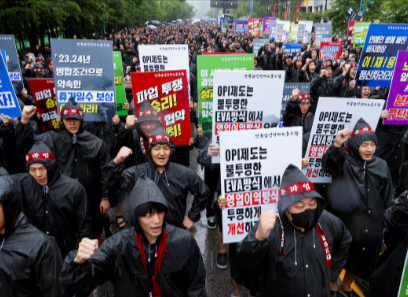 Samsung's 30,000 workers' union go on a three-day strike in South Korea demanding living wages